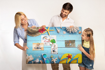 Tablero de anuncios con temática de vacaciones de verano en la playa y accesorios