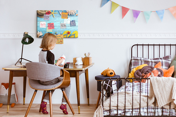 Tablero de anuncios con temática de vacaciones de verano en la playa y accesorios