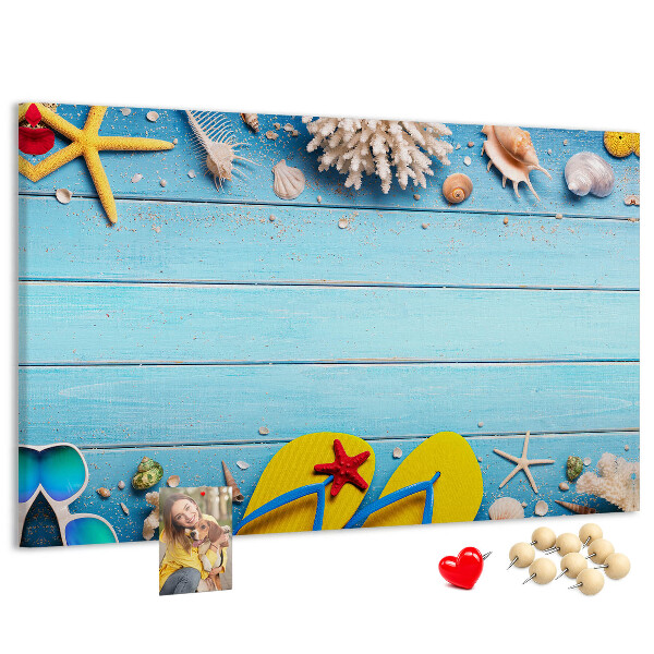 Pizarra de corcho con diseño de recuerdos de verano en la playa con conchas marinas