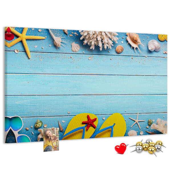 Pizarra de corcho con diseño de recuerdos de verano en la playa con conchas marinas