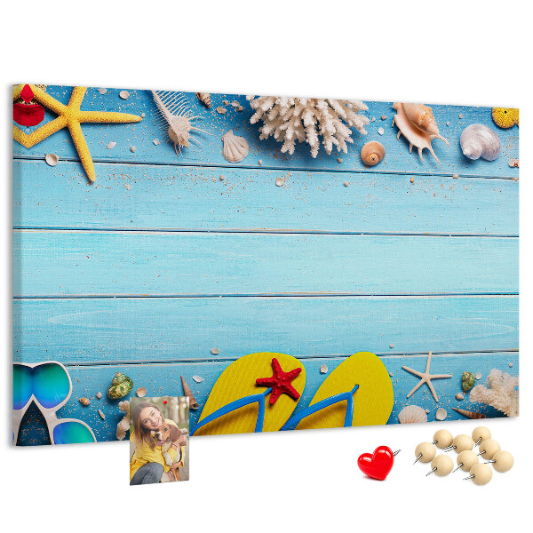 Pizarra de corcho con diseño de recuerdos de verano en la playa con conchas marinas