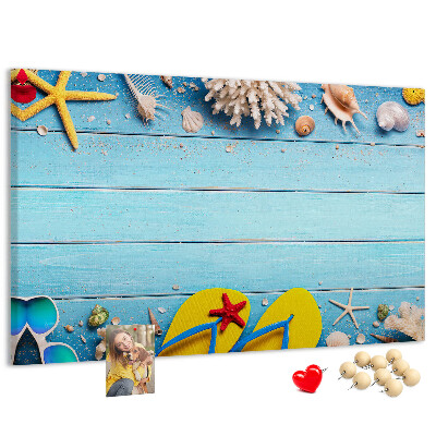 Pizarra de corcho con diseño de recuerdos de verano en la playa con conchas marinas