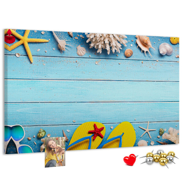 Pizarra de corcho con diseño de recuerdos de verano en la playa con conchas marinas