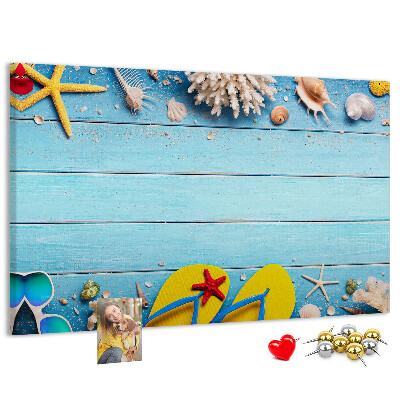 Pizarra de corcho con diseño de recuerdos de verano en la playa con conchas marinas