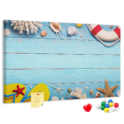 Tablero de corcho decorativo estilo veraniego con temática de playa conchas y arena