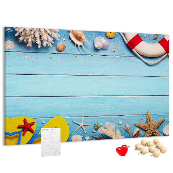Tablero de corcho decorativo estilo veraniego con temática de playa conchas y arena