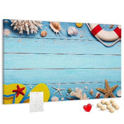 Tablero de corcho decorativo estilo veraniego con temática de playa conchas y arena