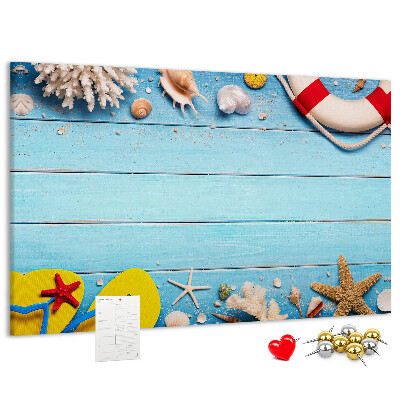 Tablero de corcho decorativo estilo veraniego con temática de playa conchas y arena