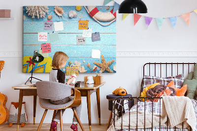 Tablero de corcho decorativo estilo veraniego con temática de playa conchas y arena