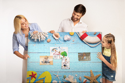 Tablero de corcho decorativo estilo veraniego con temática de playa conchas y arena
