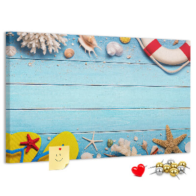 Tablero de corcho decorativo estilo veraniego con temática de playa conchas y arena