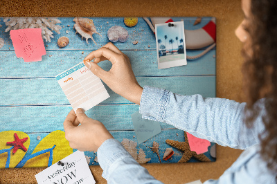 Tablero de corcho decorativo estilo veraniego con temática de playa conchas y arena