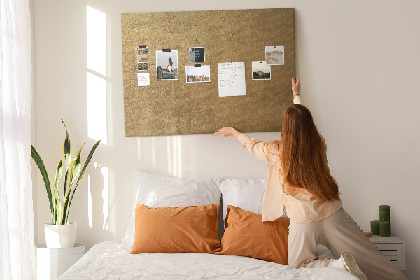Tablero de anuncios Textura dorada con estilo minimalista.