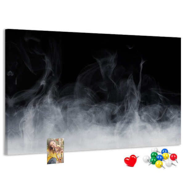 Pizarra de corcho danza sensual de la niebla sobre un fondo negro