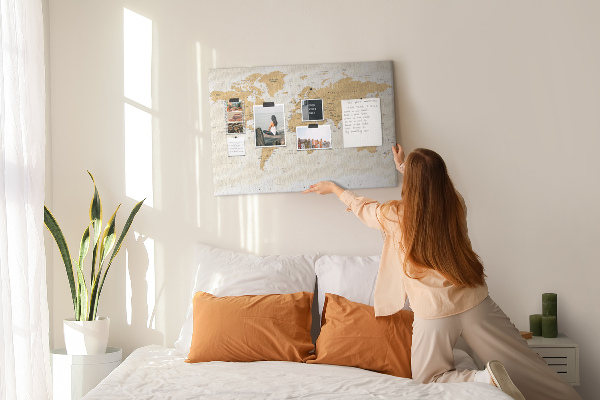 Tablero de corcho decorativo mapa del mundo con marcadores de ubicación