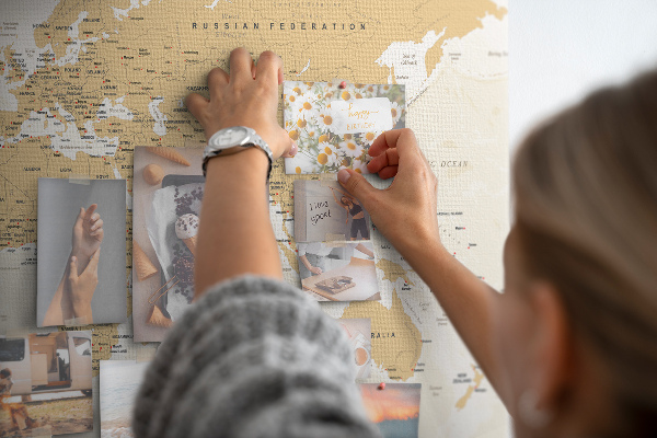 Tablero de corcho decorativo mapa del mundo con marcadores de ubicación