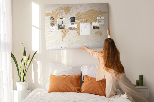Tablero de corcho decorativo mapa del mundo con marcadores de ubicación