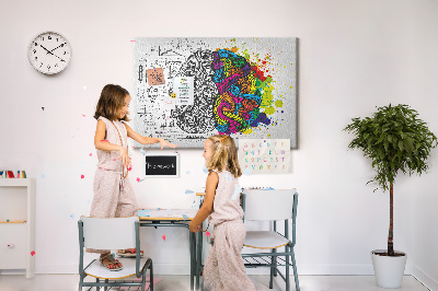 Tablero de anuncios diseño con cerebro y creatividad en armonía de colores