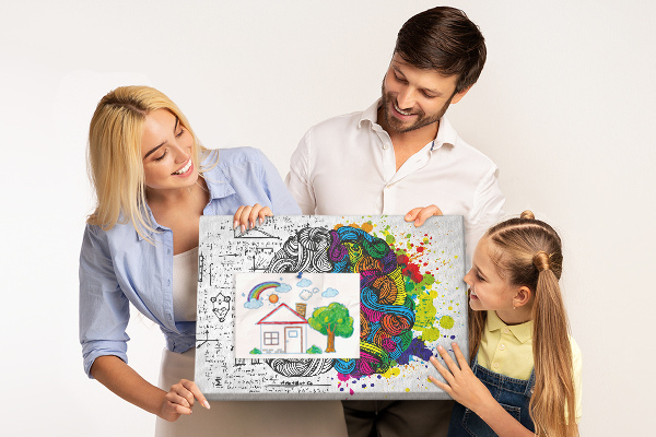 Tablero de anuncios diseño con cerebro y creatividad en armonía de colores