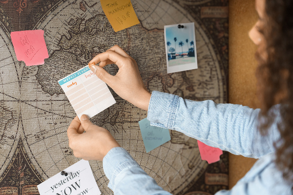 Tablero de corcho decorativo mapa del mundo antiguo con detalles geográficos