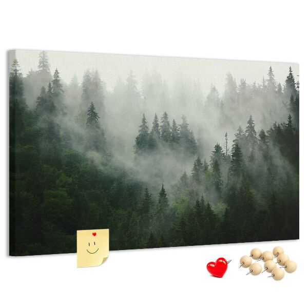 Tablero de anuncios diseño de bosque brumoso con atmósfera misteriosa