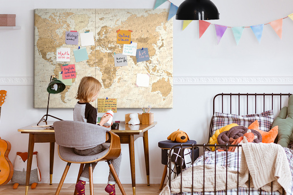 Tablero de anuncios Mapa del mundo antiguo en tonos marrones.