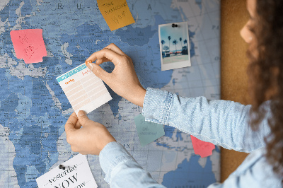 Pizarra de corcho Mapa del mundo en tonos azules.