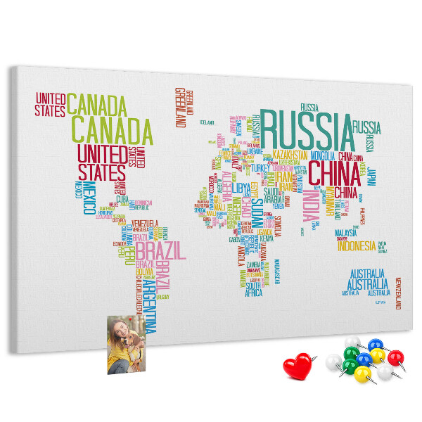 Tablero de anuncios Mapa del mundo con los nombres de los países en colores.
