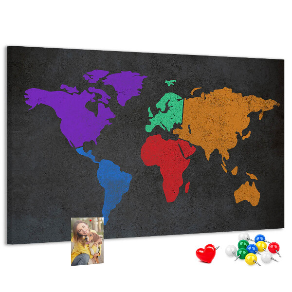 Pizarra de corcho mapa del mundo colorido sobre fondo oscuro