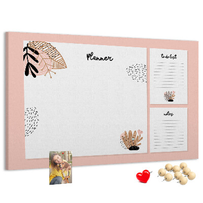 Tablero de corcho decorado con un elegante diseño de detalles florales