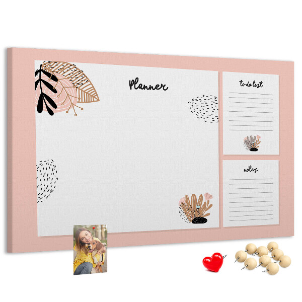 Tablero de corcho decorado con un elegante diseño de detalles florales