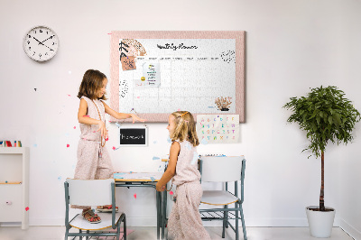 Agenda mensual con diseño de tablero de anuncios y detalles florales