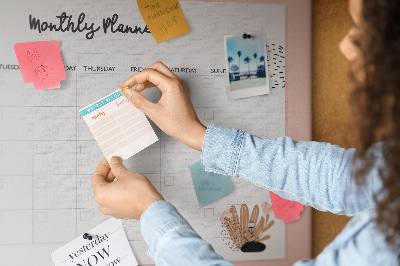 Agenda mensual con diseño de tablero de anuncios y detalles florales