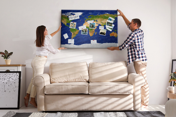 Tablero de corcho decorativo mapamundi con alfileres de colores