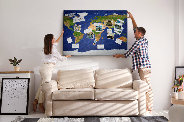 Tablero de corcho decorativo mapamundi con alfileres de colores