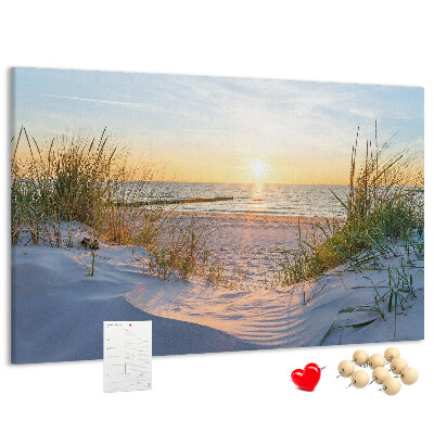 Tablero de anuncios Puesta de sol sobre la playa y las dunas.