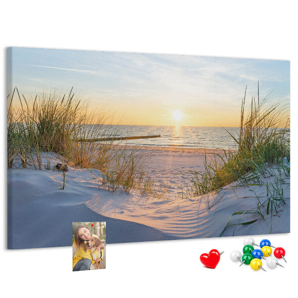 Tablero de anuncios Puesta de sol sobre la playa y las dunas.
