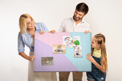 Pizarra de corcho con diseño de formas geométricas en colores pastel