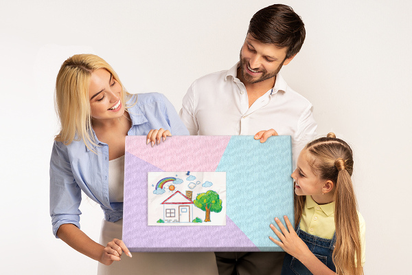Pizarra de corcho con diseño de formas geométricas en colores pastel