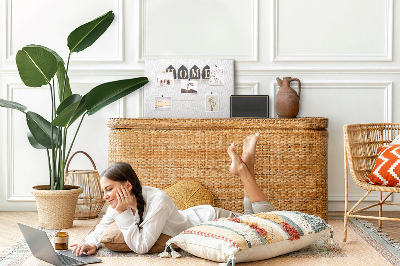 Tablero de corcho decorativo con letras elegantes sobre fondo de madera