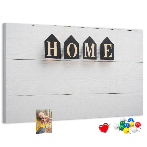 Tablero de corcho decorativo con letras elegantes sobre fondo de madera