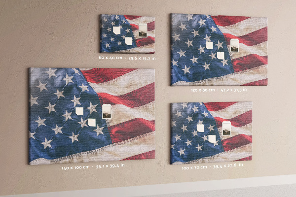 Tablero de corcho decorado Bandera estadounidense con estrellas prominentes.
