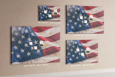 Tablero de corcho decorado Bandera estadounidense con estrellas prominentes.