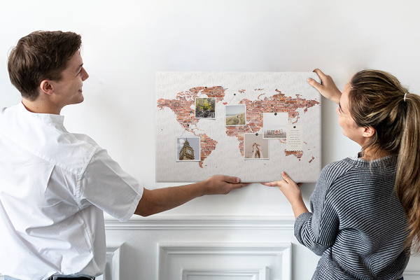 Pizarra de corcho mapa del mundo con estilo de ladrillo
