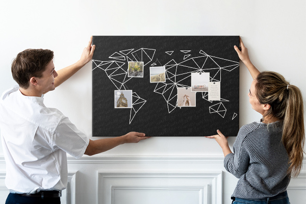 Tablero de corcho decorativo con diseño de geometría del mundo en contornos blancos