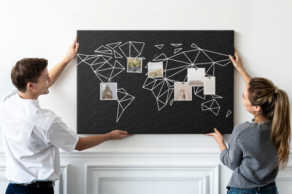 Tablero de corcho decorativo con diseño de geometría del mundo en contornos blancos