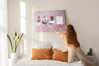 Tablero de anuncios con diseño de peonías rosas en un tono delicado