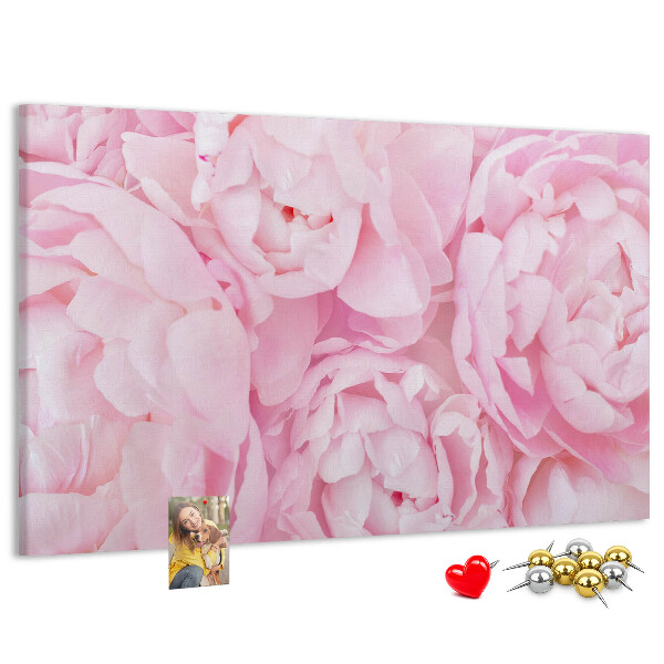 Tablero de anuncios con diseño de peonías rosas en un tono delicado