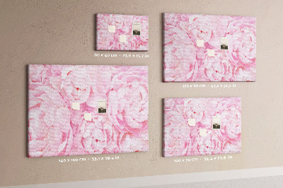 Tablero de anuncios con diseño de peonías rosas en un tono delicado