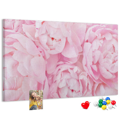 Tablero de anuncios con diseño de peonías rosas en un tono delicado